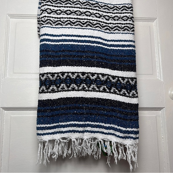 NWT Earth Ragz Southwestern Mexican Striped Falsa Throw Blanket Blue White Black - Picture 6 of 11